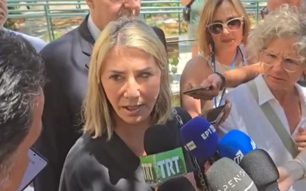 Ζ. Μακρή για εκβιασμό από δημοσιογράφο: «Μου είπε ότι αν φύγω από το υπουργείο και δεν του δώσω λεφτά θα με αποδομήσει»