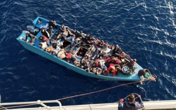 Νέα επιχείρηση διάσωσης στη Γαύδο: Mε λέμβο μεταφέρθηκαν 23 άτομα στο λιμάνι της Παλαιοχώρας