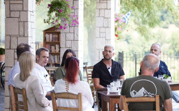 Μητσοτάκης από τη Φουρνά Ευρυτανίας: Στοίχημά μου τα χρήματα για τους νέους αγρότες να μην καταλήξουν σε τσέπες επιτήδειων Μητσοτάκης από τη Φουρνά Ευρυτανίας: Στοίχημά μου τα χρήματα για τους νέους αγρότες να μην καταλήξουν σε τσέπες επιτήδειων