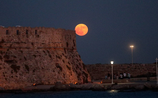 Πανσέληνος Ιουλίου: Μάγεψε το «Φεγγάρι του Κόκκινου Ελαφιού»