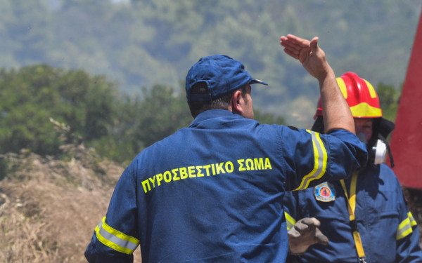 Μυτιλήνη: Η ενίσχυση των ανέμων δυσκολεύει το έργο της κατάσβεσης της πυρκαγιάς στη Βρίσα