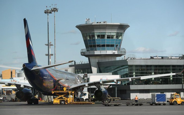 Επίθεση με ουκρανικά drones προκάλεσε αναστάτωση και χάος σε αεροδρόμια της Μόσχας - Στο πάτωμα κοιμόταν ο κόσμος