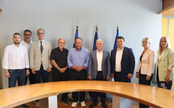 Συνάντηση Στ. Αγγελούδη με τον δήμαρχο Προύσας - Στο επίκεντρο η ενίσχυση της συνεργασίας στον τουρισμό