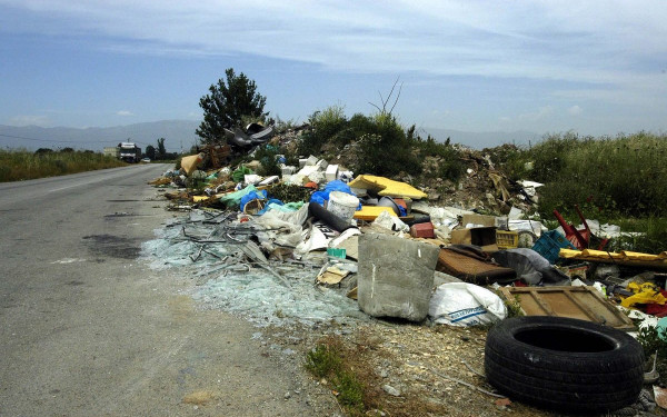 Αλλάζει η διαχείριση απορριμμάτων, βαρύς ο πέλεκυς για όσους πετούν μπάζα