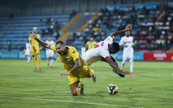 Αράζ - Άρης 2-1: Παίζει με τη φωτιά (βίντεο)