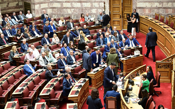 Βουλή - ΟΠΕΚΕΠΕ: Αντιπαραθέσεις, αιχμές και αιτήματα προανακριτικής - Αντιπολίτευση κατά Φλωρίδη, Βορίδη και Αυγενάκη