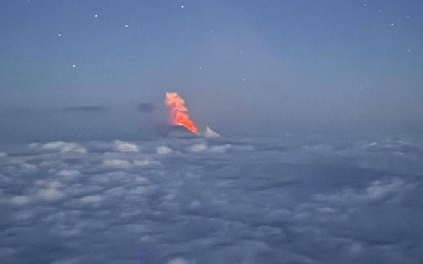 Ρωσία: Το ηφαίστειο Κλιουτσεφσκόι άρχισε να εκρήγνυται μετά από τον σεισμό (βίντεο)