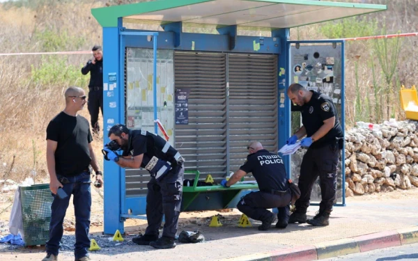 Ισραήλ: Αυτοκίνητο έπεσε σε στάση λεωφορείου και τραυμάτισε στρατιώτες - Πιθανή τρομοκρατική επίθεση ερευνά η αστυνομία