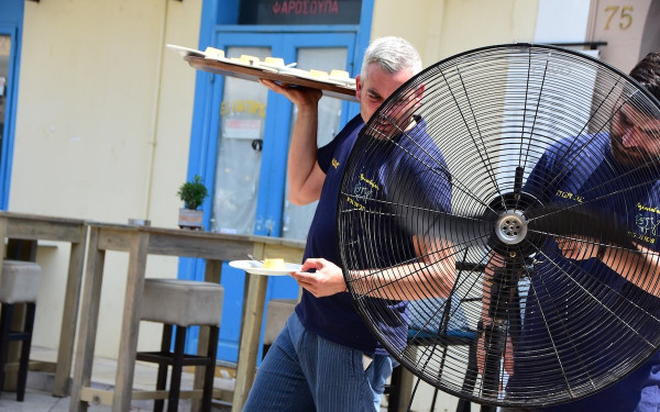 ΓΣΕΕ: Πώς αμείβεται η αργία του Δεκαπενταύγουστου