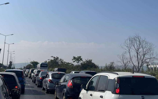 Θεσσαλονίκη: Σε εξέλιξη μεγάλη «έξοδος» - Μποτιλιάρισμα στη Μουδανίων - Δείτε ζωντανά