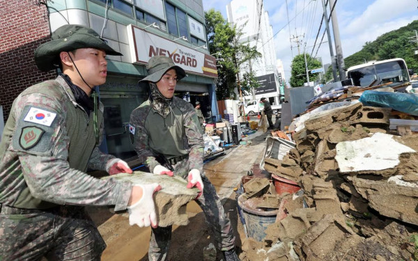 Νότια Κορέα: Στους 14 ο αριθμός των νεκρών από τις πλημμύρες και τις κατολισθήσεις