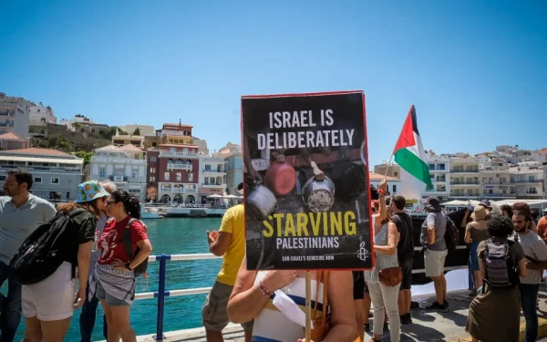 Κρήτη: Επεισόδια με μπουκάλια και χημικά στη διαμαρτυρία για το ισραηλινό κρουαζιερόπλοιο στον Άγιο Νικόλαο (βίντεο)