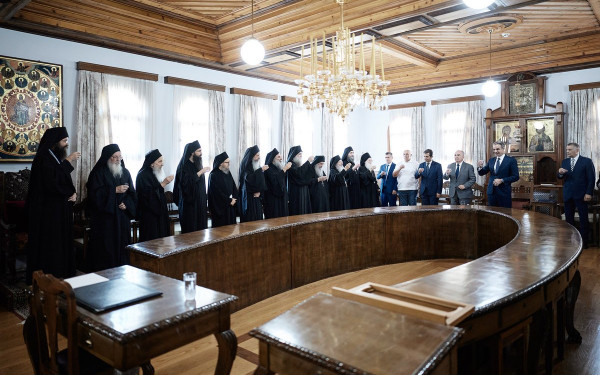 Ιερά Κοινότητα για επίσκεψη Μητσοτάκη: «Το Άγιον Όρος μιλά με τον τρόπο των Πατέρων»