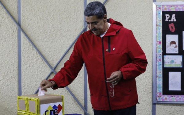 Ο πρόεδρος της Βενεζουέλας, Νικολάς Μαδούρο ανακοινώνει την «συντριπτική» του νίκη στις δημοτικές εκλογές