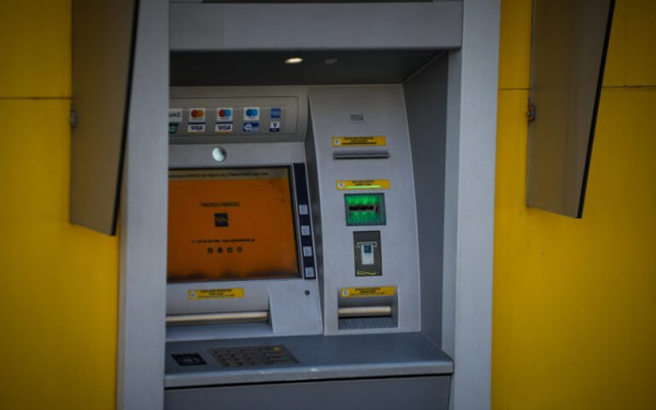 Οι νέες παράλογες χρεώσεις της Πειραιώς και ο νέος «αιφνιδιασμός» της κυβέρνησης