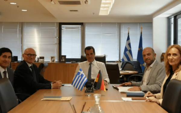 Συνάντηση Πλεύρη με τον πρέσβη της Γερμανίας στην Αθήνα