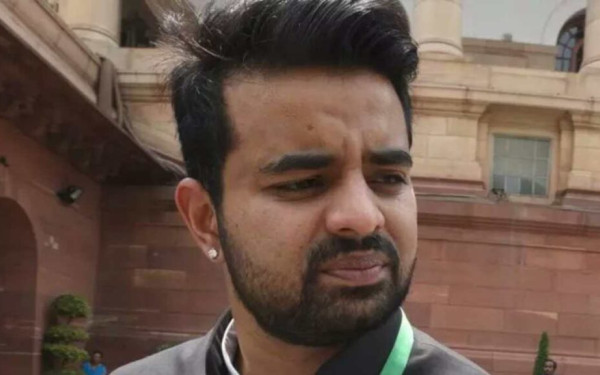 Ινδία: Πρώην επιφανής πολιτικός καταδικάστηκε σε ισόβια κάθειρξη για βιασμό