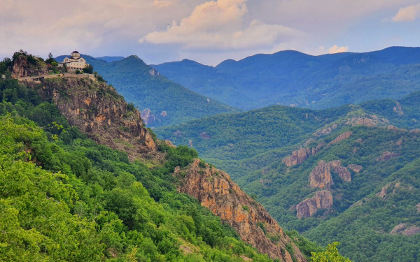Δράμα: Ένα μοναστήρι, μια ιστορία 800 ετών - Η ιερά μονή Μεταμορφώσεως του Σωτήρος «κόβει την ανάσα»