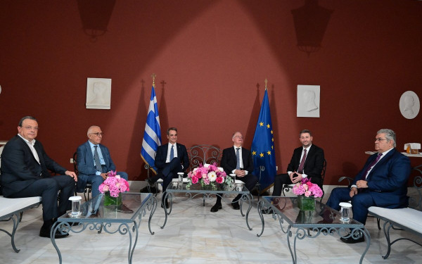 Δεξίωση του ΠτΔ στους πολιτικούς αρχηγούς για την αποκατάσταση της Δημοκρατίας - Τα τετ α τετ και οι απόντες