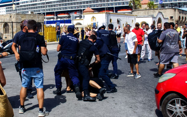 Ρόδος: 8 άτομα παραπέμπονται στη Δικαιοσύνη για τη διαδήλωση στην έλευση κρουαζιερόπλοιου με Ισραηλινούς επιβάτες (βίντεο)