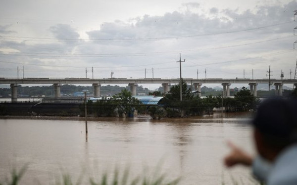 Νότια Κορέα: Τέσσερις άνθρωποι έχασαν τη ζωή τους από τις καταρρακτώδεις βροχές - Ένας αγνοούμενος (βίντεο)