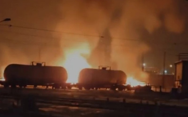 Επίθεση ουκρανικών drones στο Βολγκαγκράντ: Φωτιά σε σιδηροδρομικό σταθμό μετά από ζημιά στο δίκτυο ηλεκτροδότησης (βίντεο)