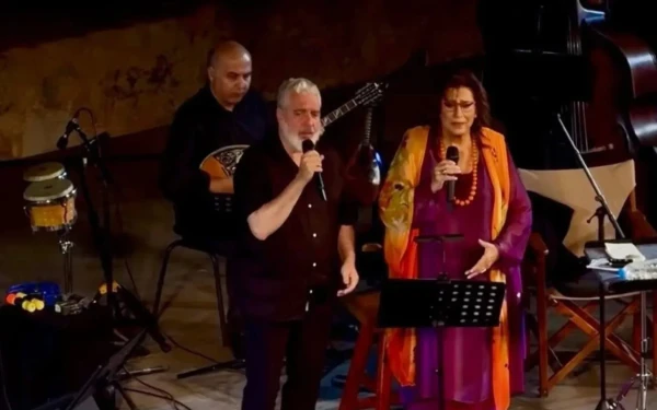 Αντιδράσεις για την κίνηση της Μ. Φαραντούρη να αφιερώσει τραγούδι του Θεοδωράκη στην Λ. Μενδώνη