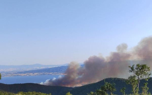 Θεσσαλονίκη - Μεγάλη αναζωπύρωση στο Βαγιοχώρι: Μήνυμα εκκένωσης από το 112
