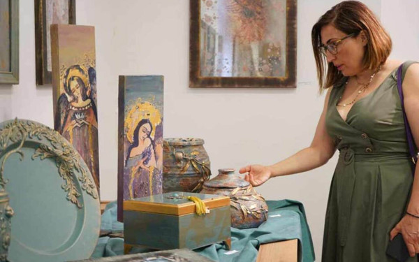 Ποια είναι η Στέλλα Αραμπατζή που διαδέχεται στη Βουλή τον Απόστολο Βεσυρόπουλο