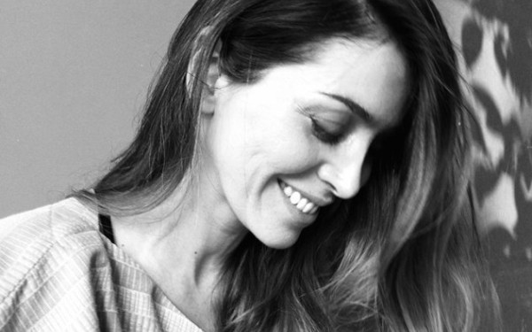 Ελευθερία Αράπογλου: Από τα Νέα Μουδανιά Χαλκιδικής στην πρωτοπορία της θεατρικής ενδυματολογίας και τα μεγάλα σαλόνια της μόδας