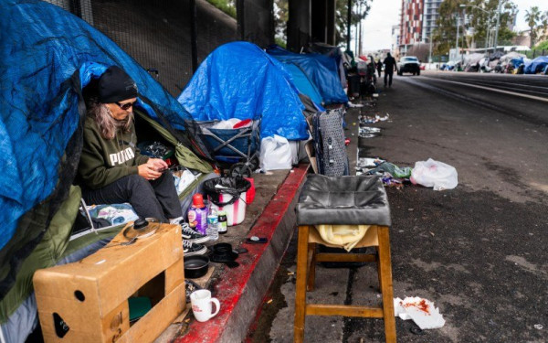 ΗΠΑ: Η κυβέρνηση Τραμπ απειλεί τους άστεγους με φυλάκιση – Παρέμβαση με Εθνοφρουρά στην Ουάσιγκτον