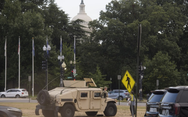 ΗΠΑ: Ο Τραμπ κατασκευάζει κρίσεις για να στείλει στρατό σε πόλεις των Δημοκρατικών