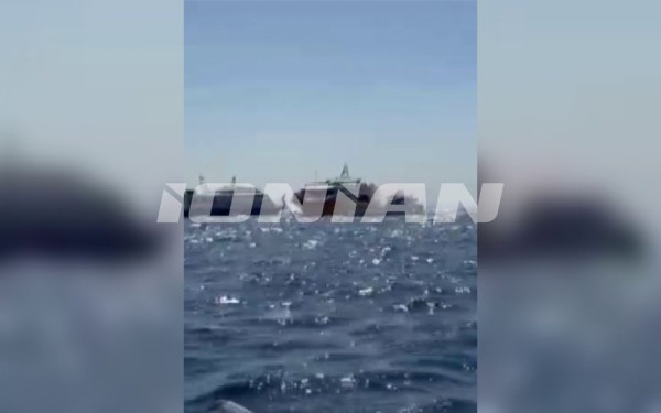 Ζάκυνθος: Φωτιά σε τουριστικό σκάφος - Ασφαλείς όλοι οι επιβάτες (βίντεο)