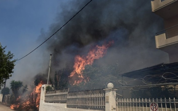 Πώς να προστατευτείτε από μια πυρκαγιά που πλησιάζει – Βήμα-βήμα οδηγίες από την Πολιτική Προστασία