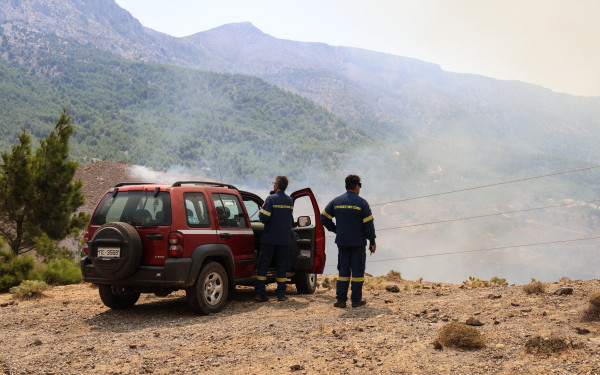 Χίος: Τις αναζωπυρώσεις σε Κέραμο και Βολισσό αντιμετωπίζει η Πυροσβεστική