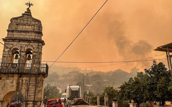 Ζάκυνθος: Στον Παντοκράτορα επικεντρώνεται η μάχη με τις φλόγες - Προειδοποιητικό μήνυμα του 112 σε τέσσερα χωριά