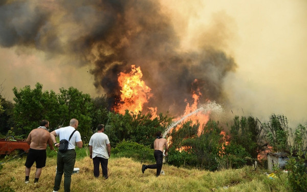 Κάτω Αχαΐα: Κοντά σε σπίτια η φωτιά - Νέα μηνύματα εκκένωσης από το 112 Κάτω Αχαΐα: Κοντά σε σπίτια η φωτιά - Νέα μηνύματα εκκένωσης από το 112