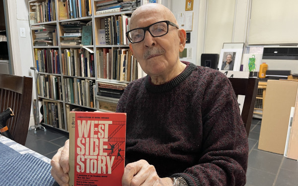 Πέθανε ο γραφίστας Τζο Κάροφ: Είχε σχεδιάσει το εμβληματικό λογότυπο του 007 - Τα πιο γνωστά του πόστερ