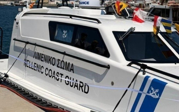 Ναυάγιο στη Λέσβο: Aνασύρθηκαν 2 νεκροί μετανάστες - Διασώθηκαν επτά από επιχείρηση του Λιμενικού Ναυάγιο στη Λέσβο: Aνασύρθηκαν 2 νεκροί μετανάστες - Διασώθηκαν επτά από επιχείρηση του Λιμενικού