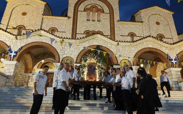 Ν. Μηχανιώνα: Με πλήθος κόσμου η λιτανεία της θαυματουργού εικόνας της Παναγίας Φανερωμένης (βίντεο)