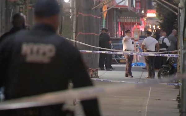 ΗΠΑ: Αιματηρό ξημέρωμα στη Νέα Υόρκη - Τρεις νεκροί και εννέα τραυματίες από μαζικούς πυροβολισμούς (βίντεο)