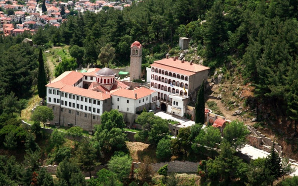 Δεκαπενταύγουστος: Χιλιάδες προσκυνητές στα ιστορικά μοναστήρια της Παναγίας στη Βόρεια Ελλάδα