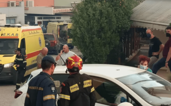 Αχαΐα: Στην Αρόη Πάτρας η φωτιά - Μεγάλη μάχη να μην φτάσει η φωτιά στην πόλη (βίντεο) Αχαΐα: Στην Αρόη Πάτρας η φωτιά - Μεγάλη μάχη να μην φτάσει η φωτιά στην πόλη (βίντεο)