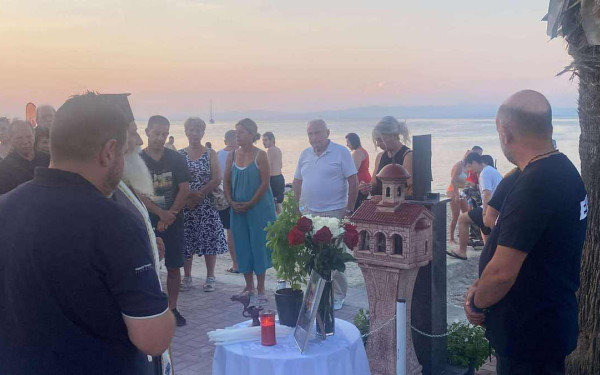 Χαλκιδική: Συγκίνηση και οργή έξω από το Λουνα Παρκ που σκοτώθηκε ο 19χρονος