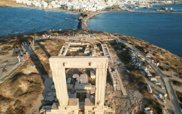 Νάξος: Μηνυτήρια αναφορά κατά επισκέπτη αρχαιολογικού χώρου που σήκωσε έκθεμα στην Πορτάρα