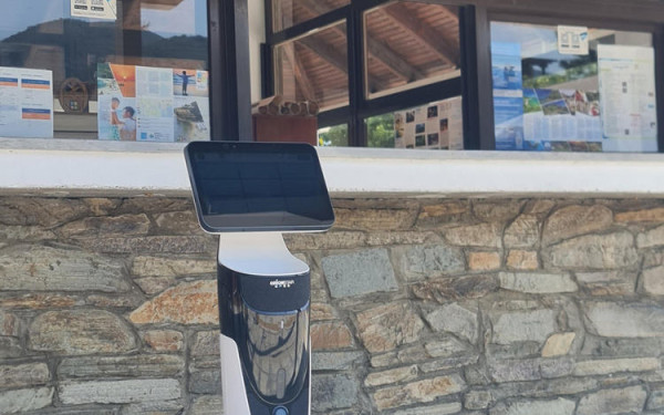 Δήμος Βόλβης: Ρομπότ που μιλάει 120 γλώσσες ξεναγεί τους επισκέπτες