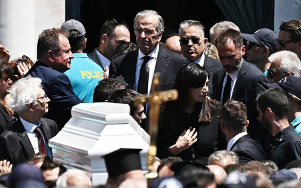 Το τελευταίο αντίο στη Λένα Σαμαρά - Αντ. Σαμαράς: «Ευχαριστώ το Θεό που μας εδωσε αυτό το δώρο έστω για 34 χρόνια» (βίντεο)