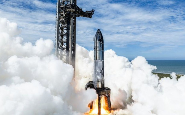 Starship: Η εταιρεία του Μασκ θα δοκιμάσει ξανά να εκτοξεύσει τον μεγαλύτερο πύραυλο που φτιάχτηκε ποτέ (βίντεο)