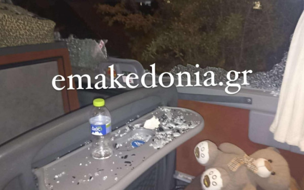 Θεσσαλονίκη: Ανήλικοι επιτέθηκαν με πέτρες σε τουριστικό λεωφορείο - Τρεις τραυματίες