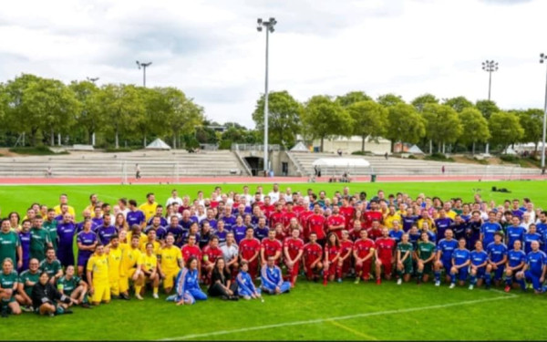 Εκπαιδεύοντας την UEFA με τη «Μία μπάλα για όλους»